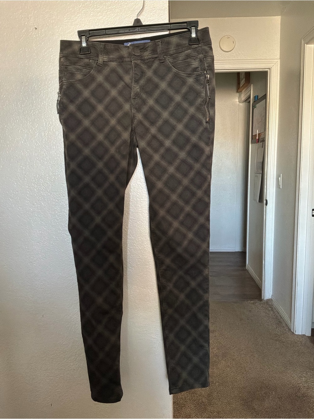 Democracy "Ab"solution Plaid Skinny Pants - Size 4 - Grey / Olive Wash